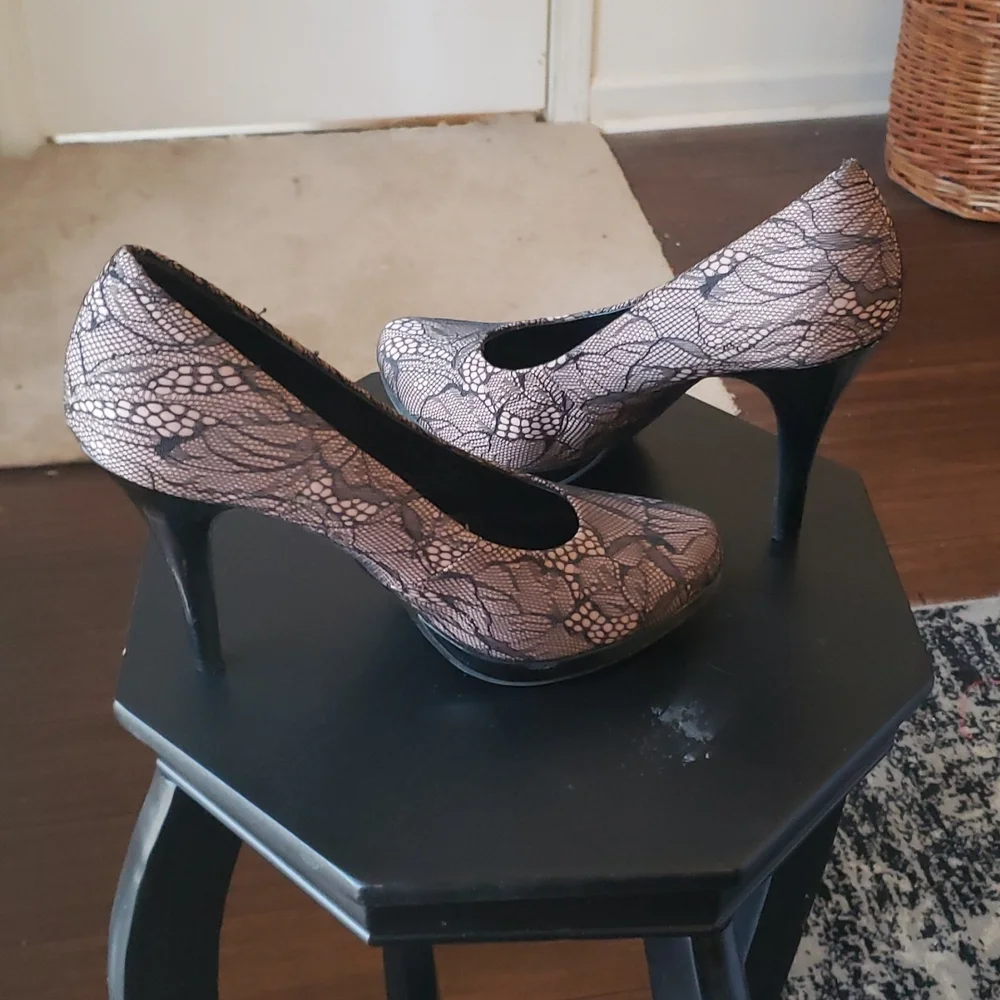 Shoes - Picture 1 of 6